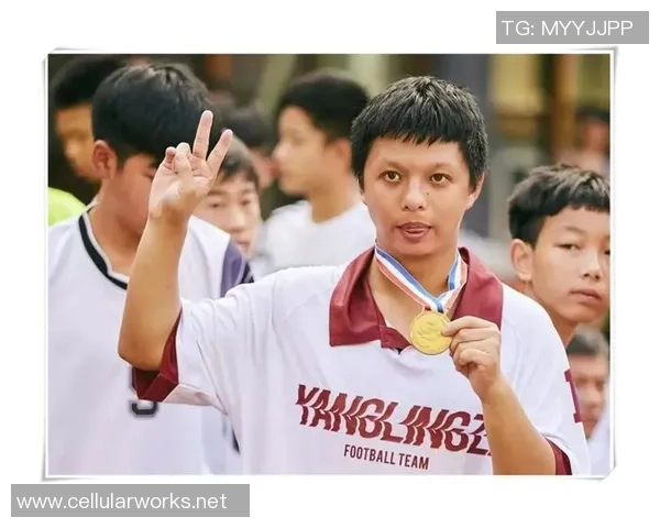 潮汕足球之光:探寻来自潮汕的足球明星成长之路与辉煌成就 潮汕足球之光:探寻来自潮汕的足球明星成长之路与辉煌成就